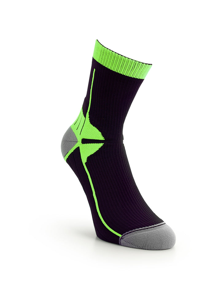 Schwarz Grün TECH Running Mid Cut Kompressions-Laufsocken für Running, Trailrunning und intensive Trainingseinheiten.